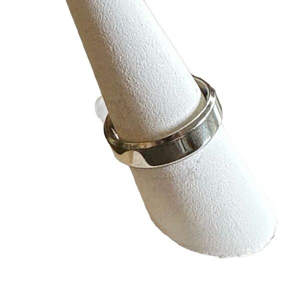 Brand New!! Size 8 1/2 Stainless steel plated beveled edge band - Picture 2 of 4